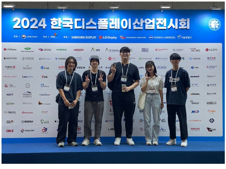 Group photo at the 2024 K-Display exhibition