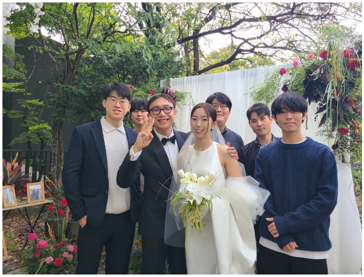 Wedding photo with Dr. Jong Gyu Oh and lab members