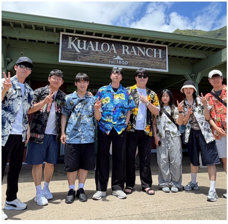 Group photo at Kualoa Ranch during the 2026 MRS Spring Meeting in Hawaii